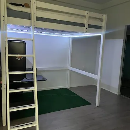 Apartamento Charming & Cozy In Downtown Helsínquia